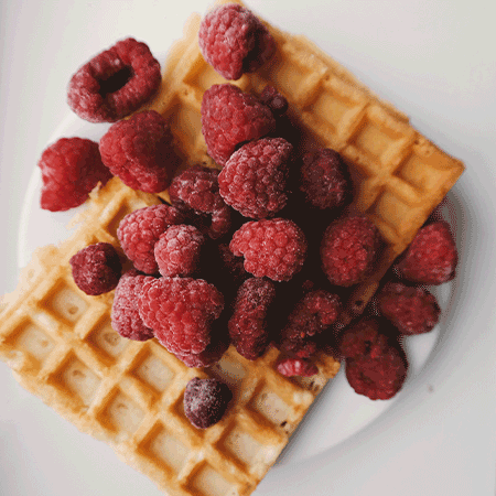 ワッフルラズベリー乗せ